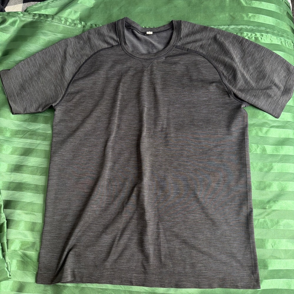 Lululemon Grey Short Sleeve Activewear Top Athletic Men's‎ Medium